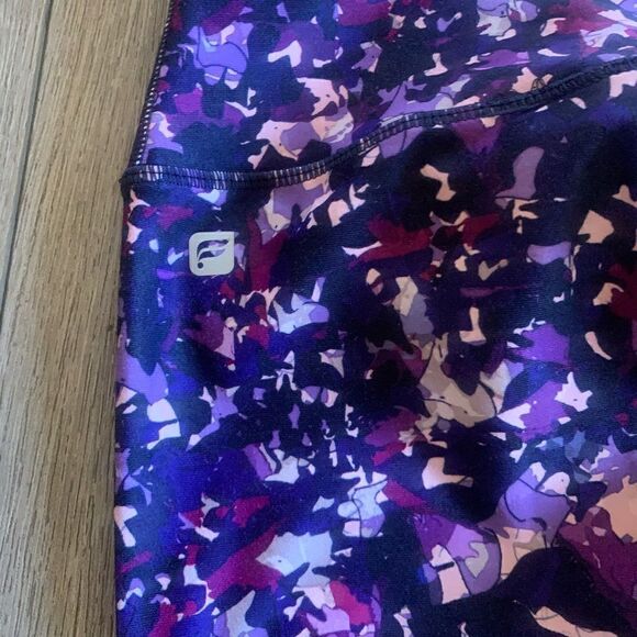 Fabletics Salar capri, moisture wicking compression fabric - Picture 3 of 6